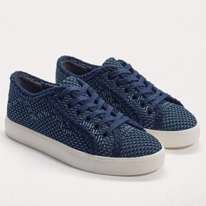 Women’s SAM EDELMAN Elena navy blue knit sneakers. Size 7